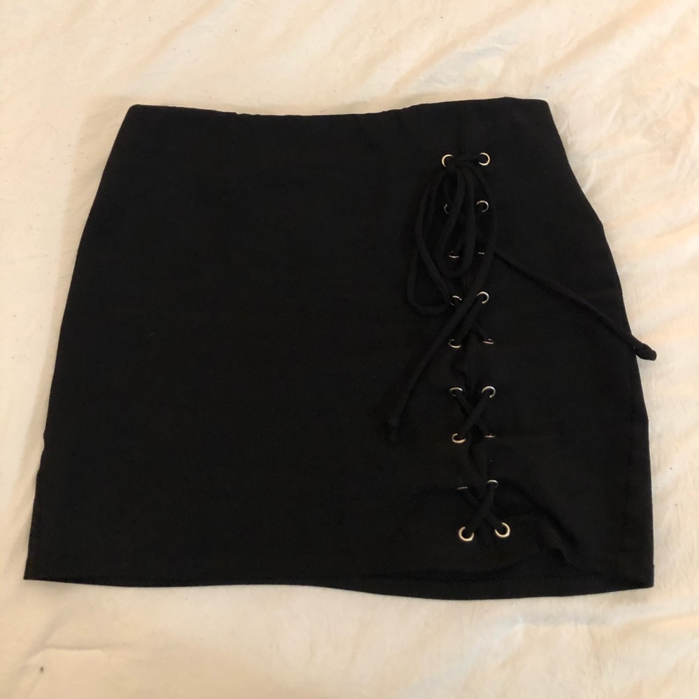 Black tie mini skirt